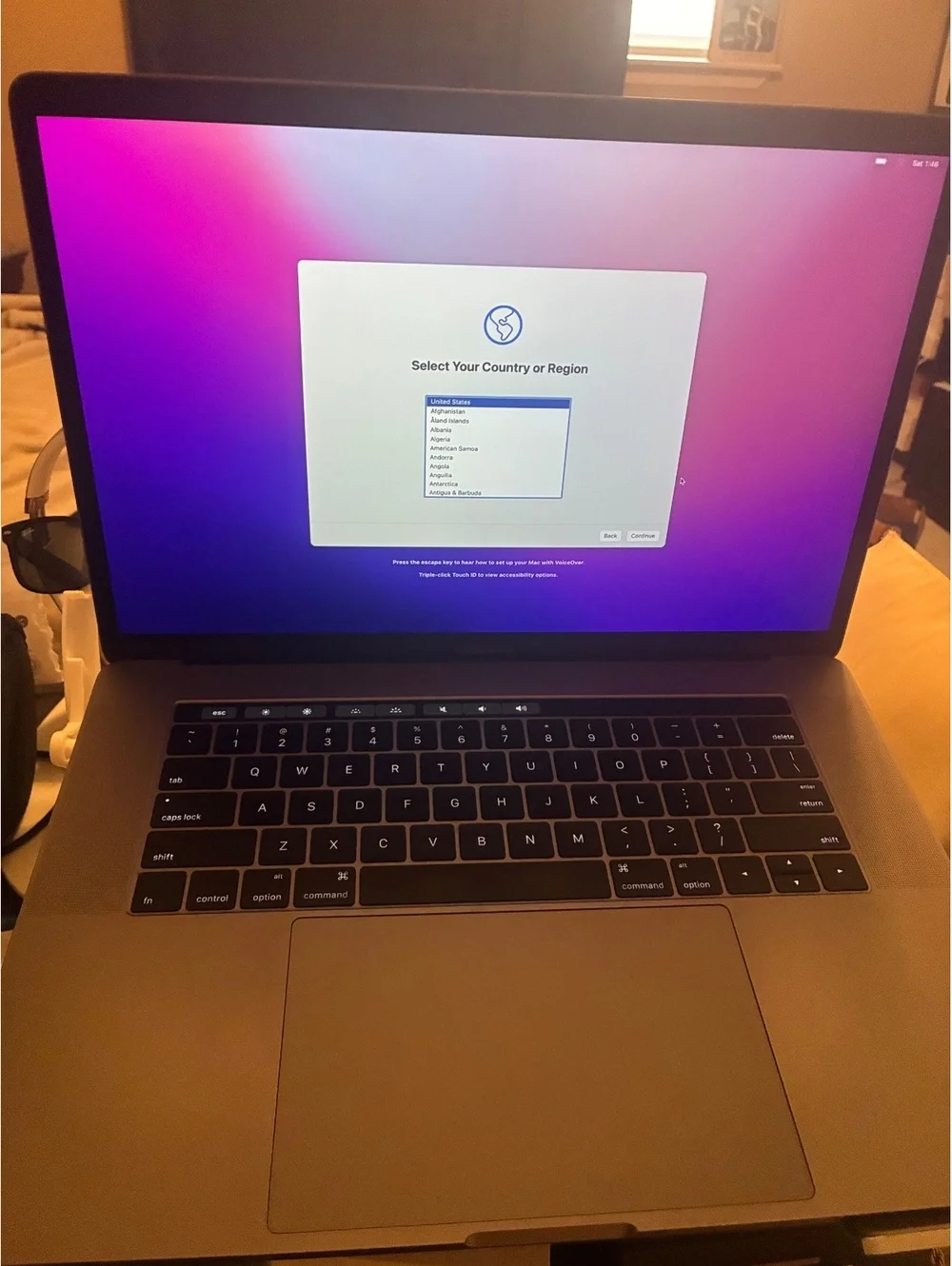 99.99% Macbook Pro 15”MacOS 2022, Ram 16gb, SSD 512gb, Apple I7-Core